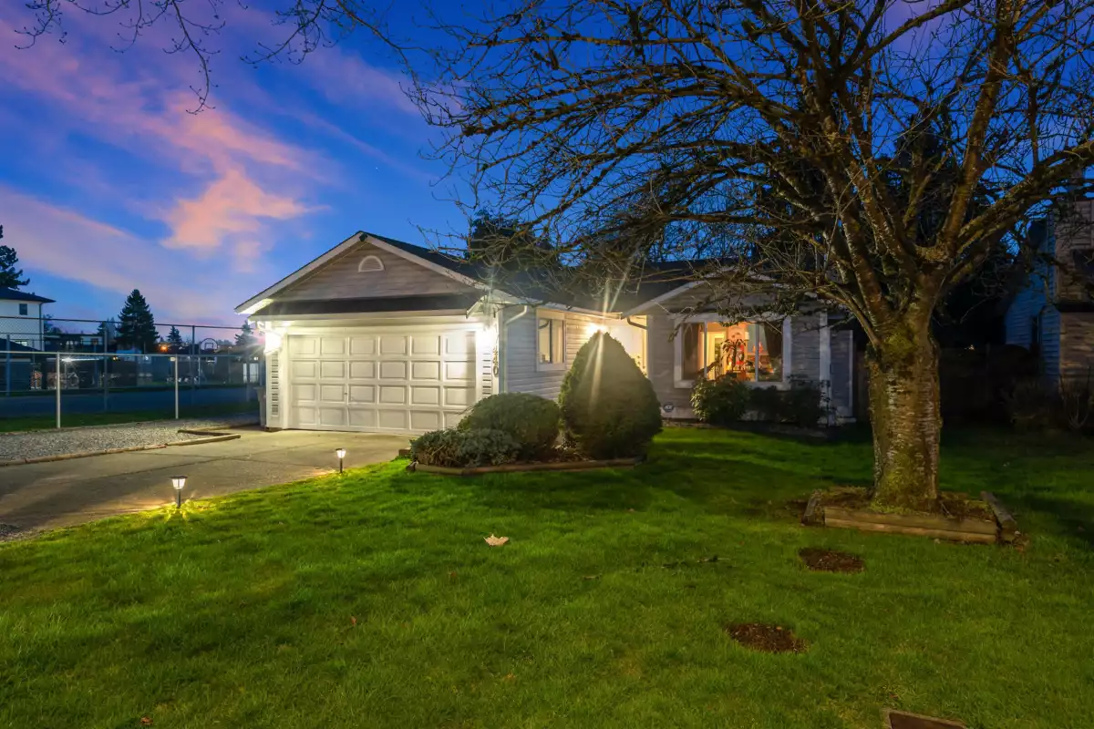 Garage Interior Photo of 17440 61a Avenue, Surrey, BC