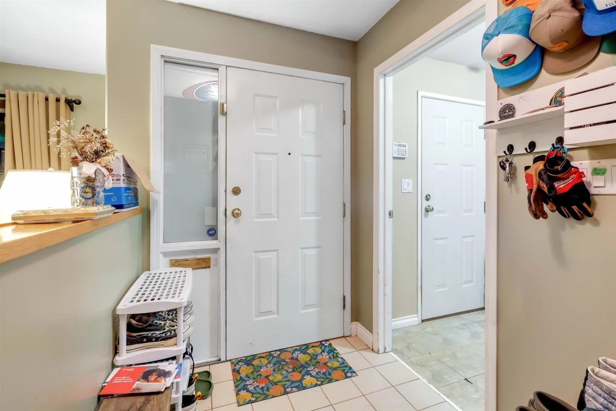 Guest Bathroom Photo of 17440 61a Avenue, Surrey, BC