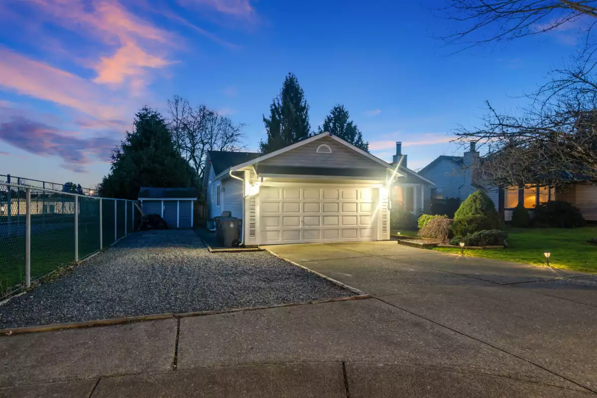 Hallway Photo of 17440 61a Avenue, Surrey, BC