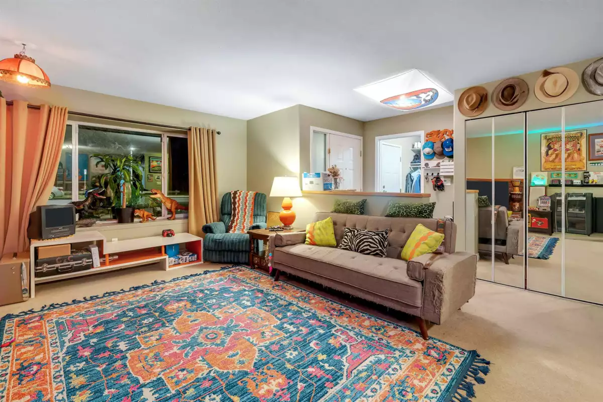 Kitchen Island Photo of 17440 61a Avenue, Surrey, BC