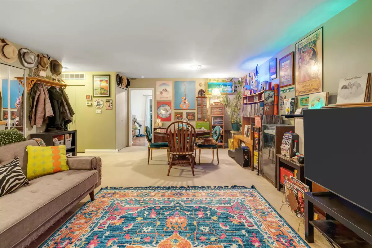 Kitchen Photo of 17440 61a Avenue, Surrey, BC