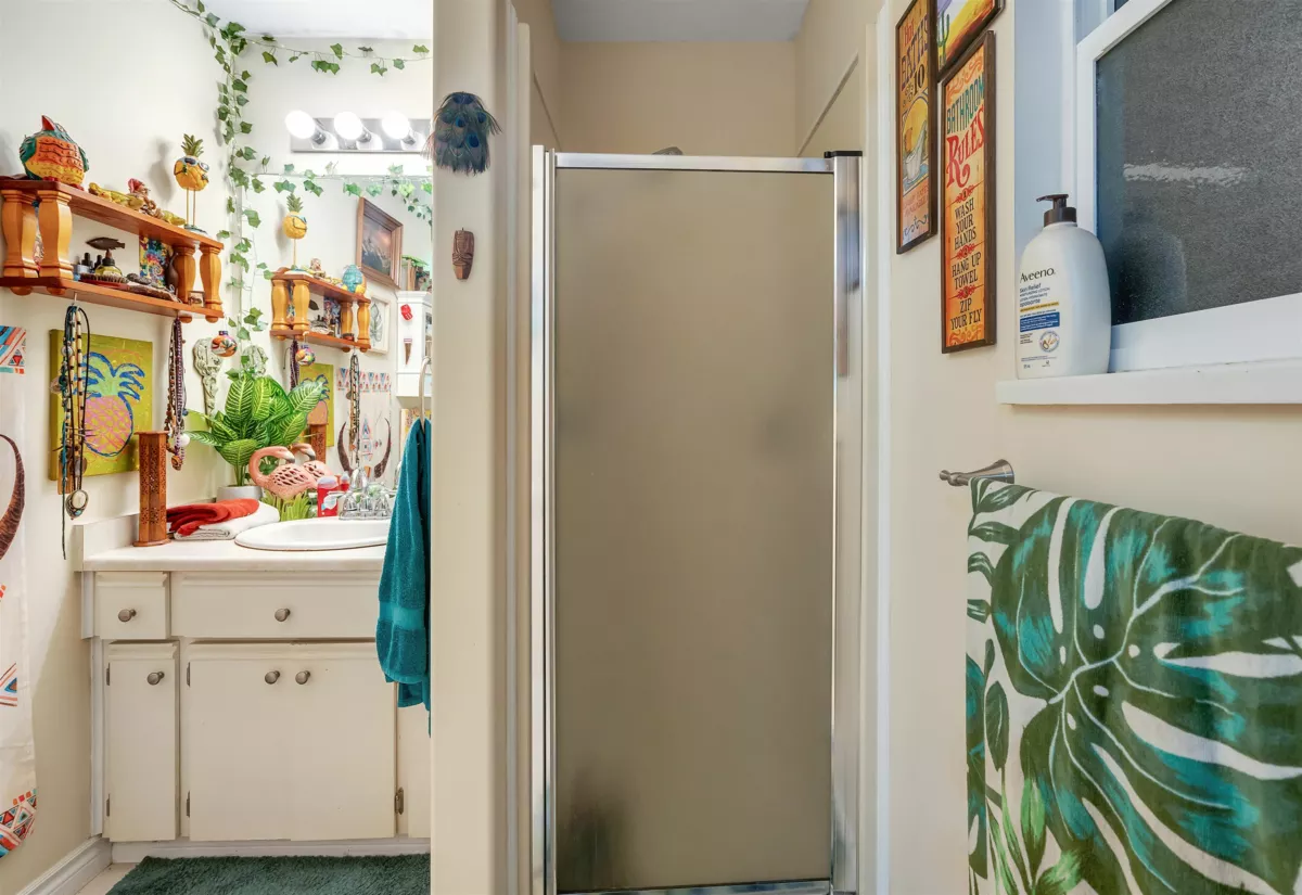 Laundry Room Photo of 17440 61a Avenue, Surrey, BC