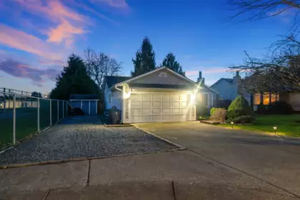 Hallway Photo of 17440 61a Avenue, Surrey, BC