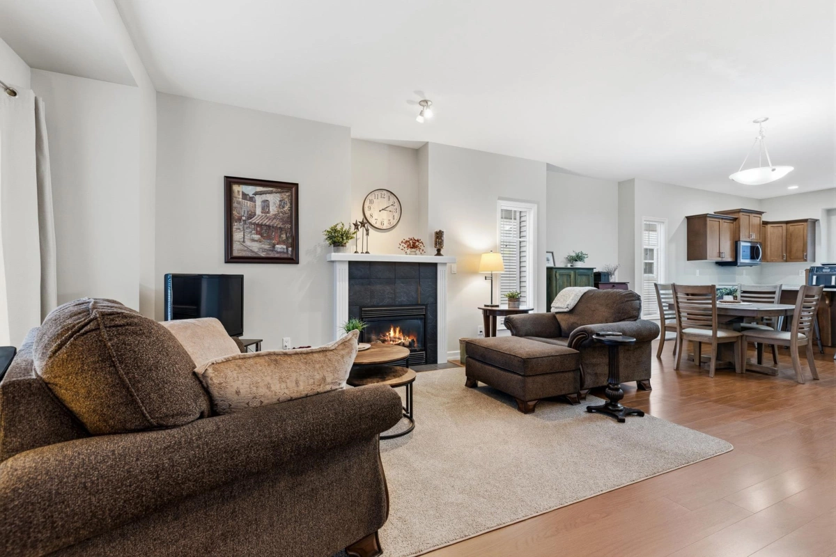 Entry Foyer Photo of 3 45450 Shawnigan Crescent, Chilliwack, BC