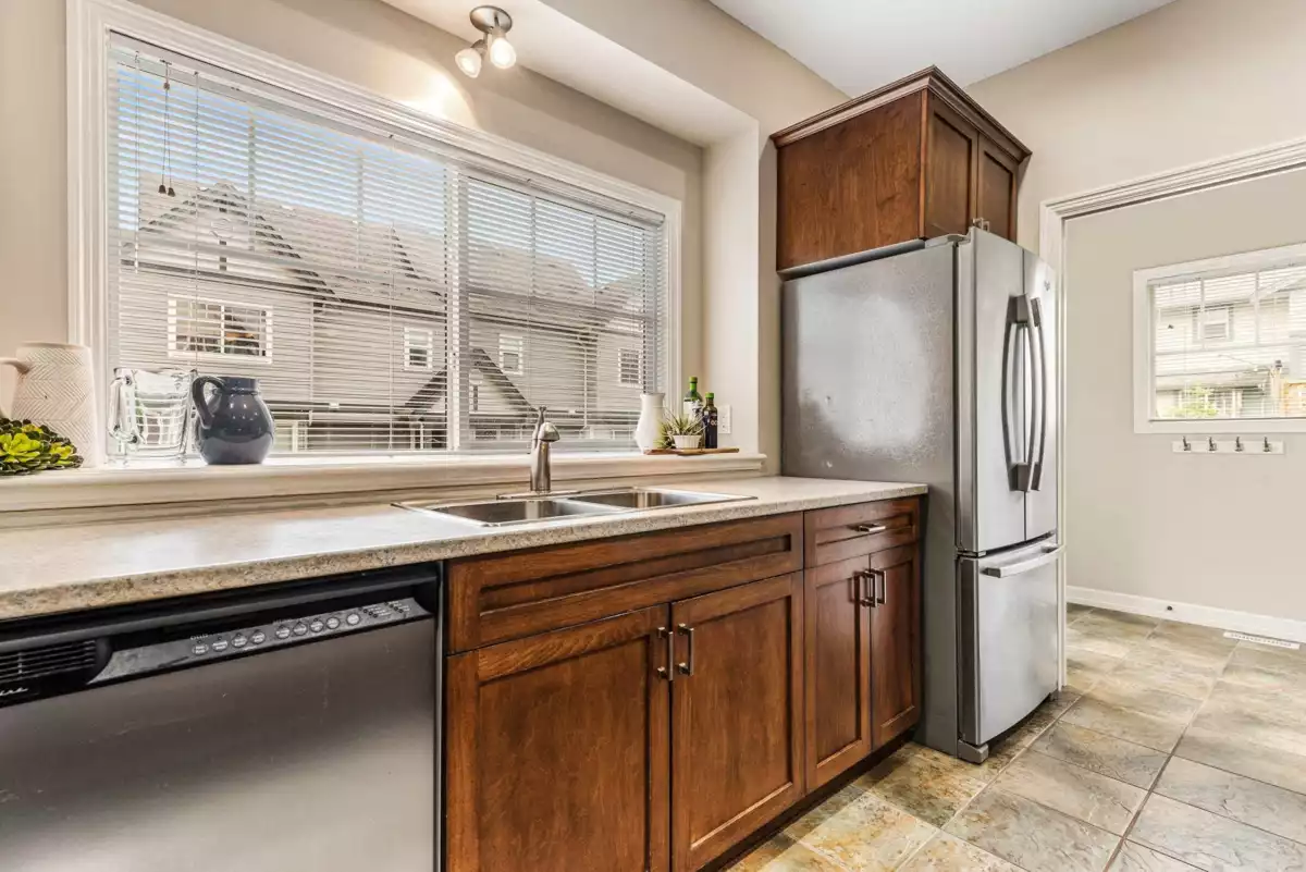 Kitchen Island Photo of 3 45450 Shawnigan Crescent, Chilliwack, BC