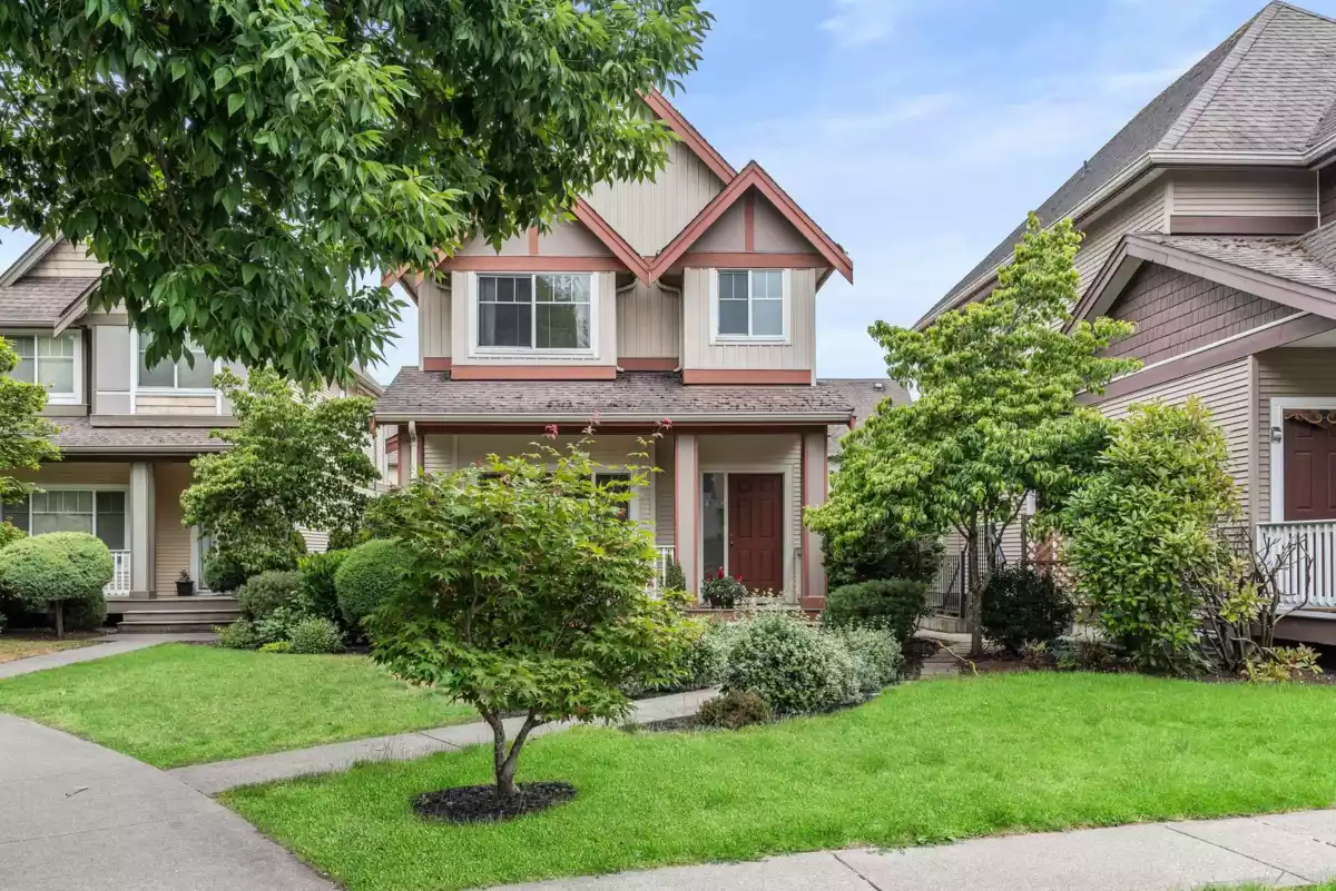 Living Room Photo of 3 45450 Shawnigan Crescent, Chilliwack, BC