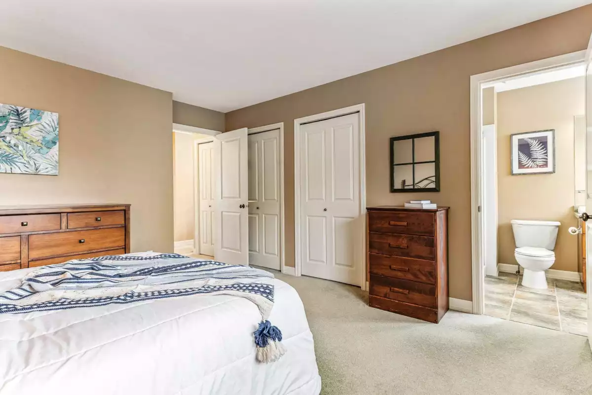 Walk-In Closet Photo of 3 45450 Shawnigan Crescent, Chilliwack, BC