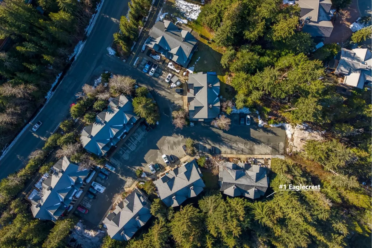 Walk-In Closet Photo of 1 2720 Cheakamus Way, Whistler, BC