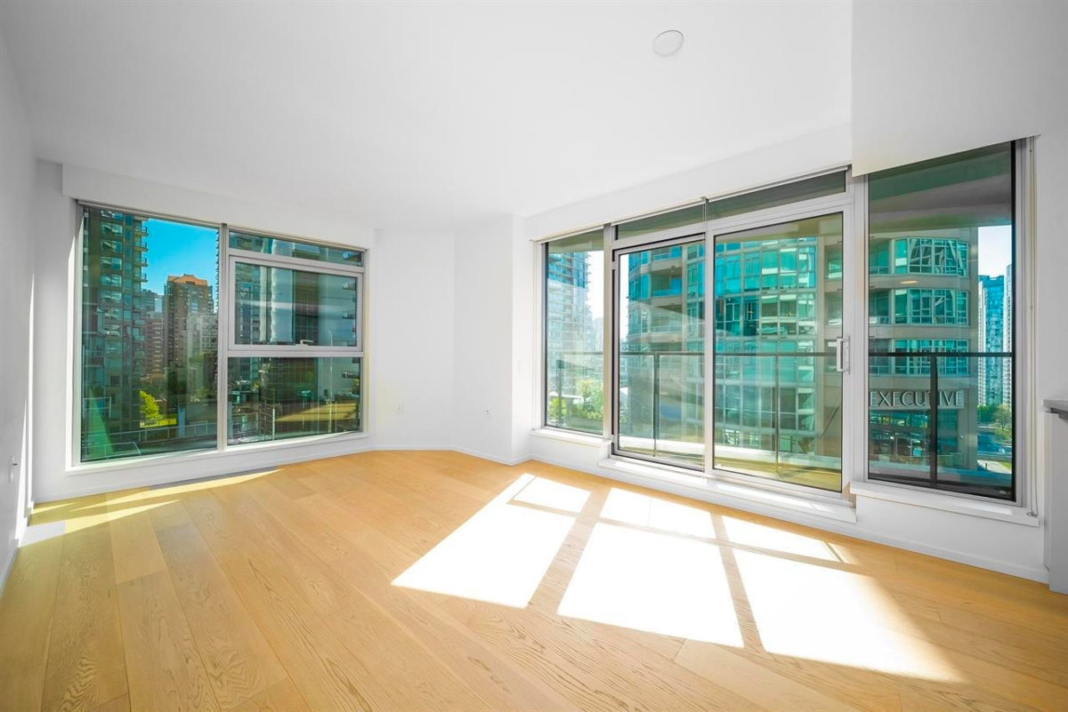 Walk-In Closet Photo of 1107 889 Pacific Street, Vancouver, BC