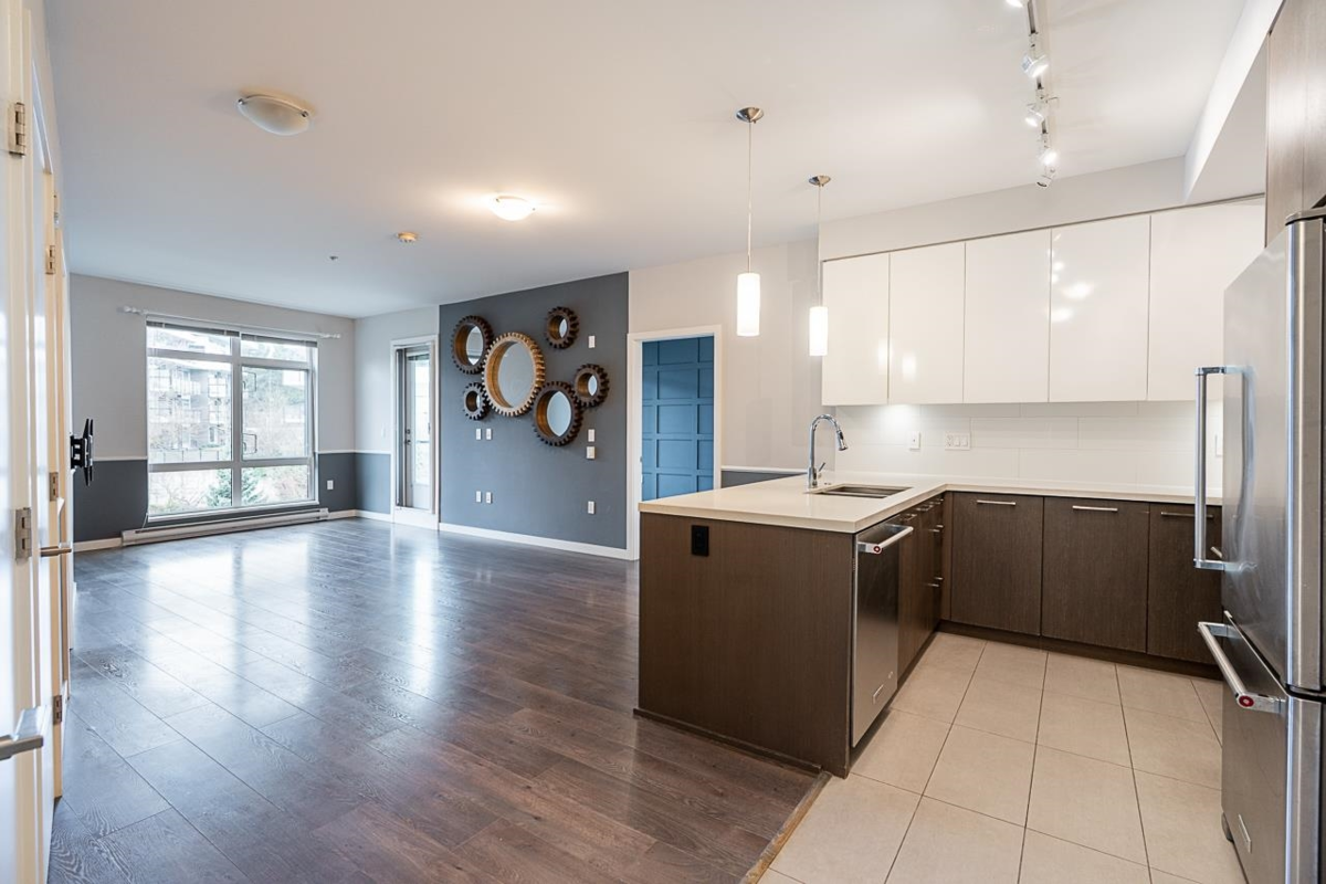 Living Room Photo of 319 22 E Royal Avenue, New Westminster, BC