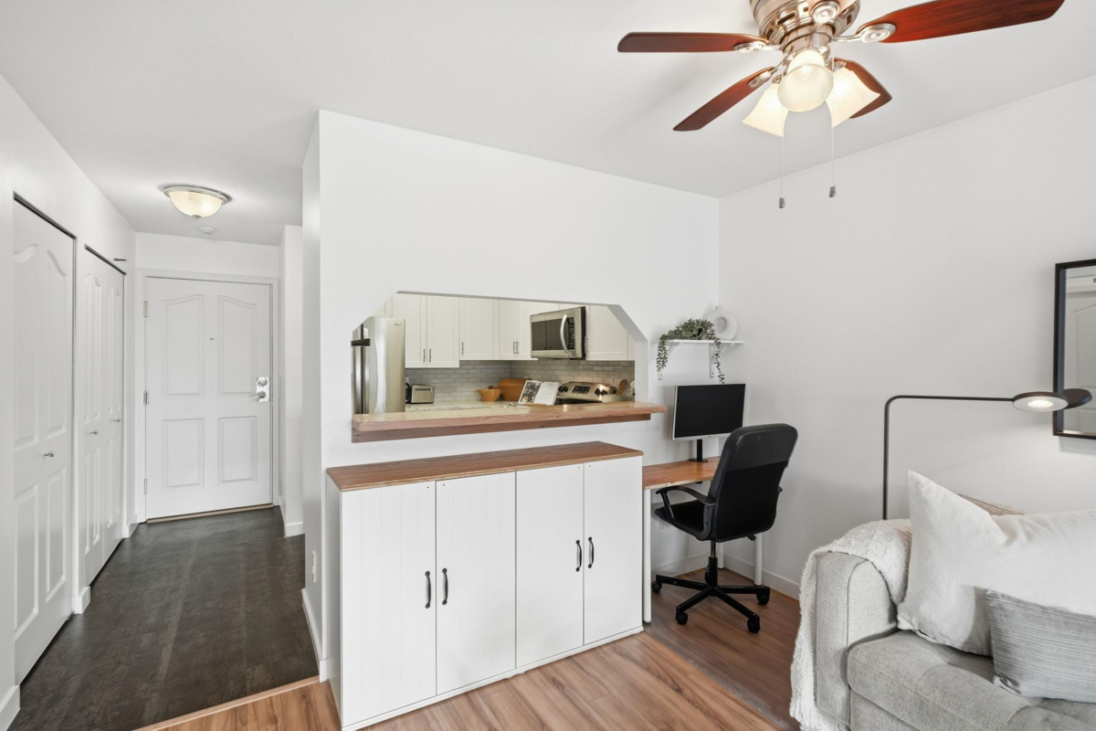 Breakfast Nook Photo of 204 315 E 3rd Street, North Vancouver, BC