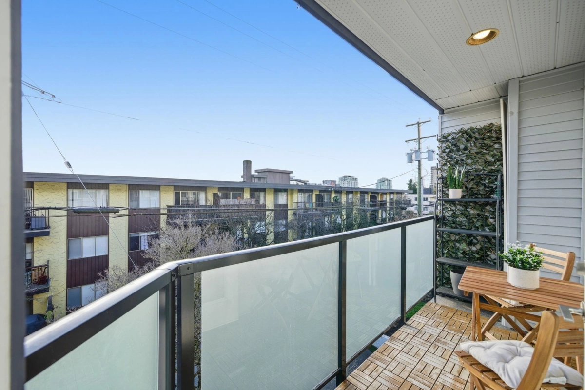 Powder Room Photo of 204 315 E 3rd Street, North Vancouver, BC
