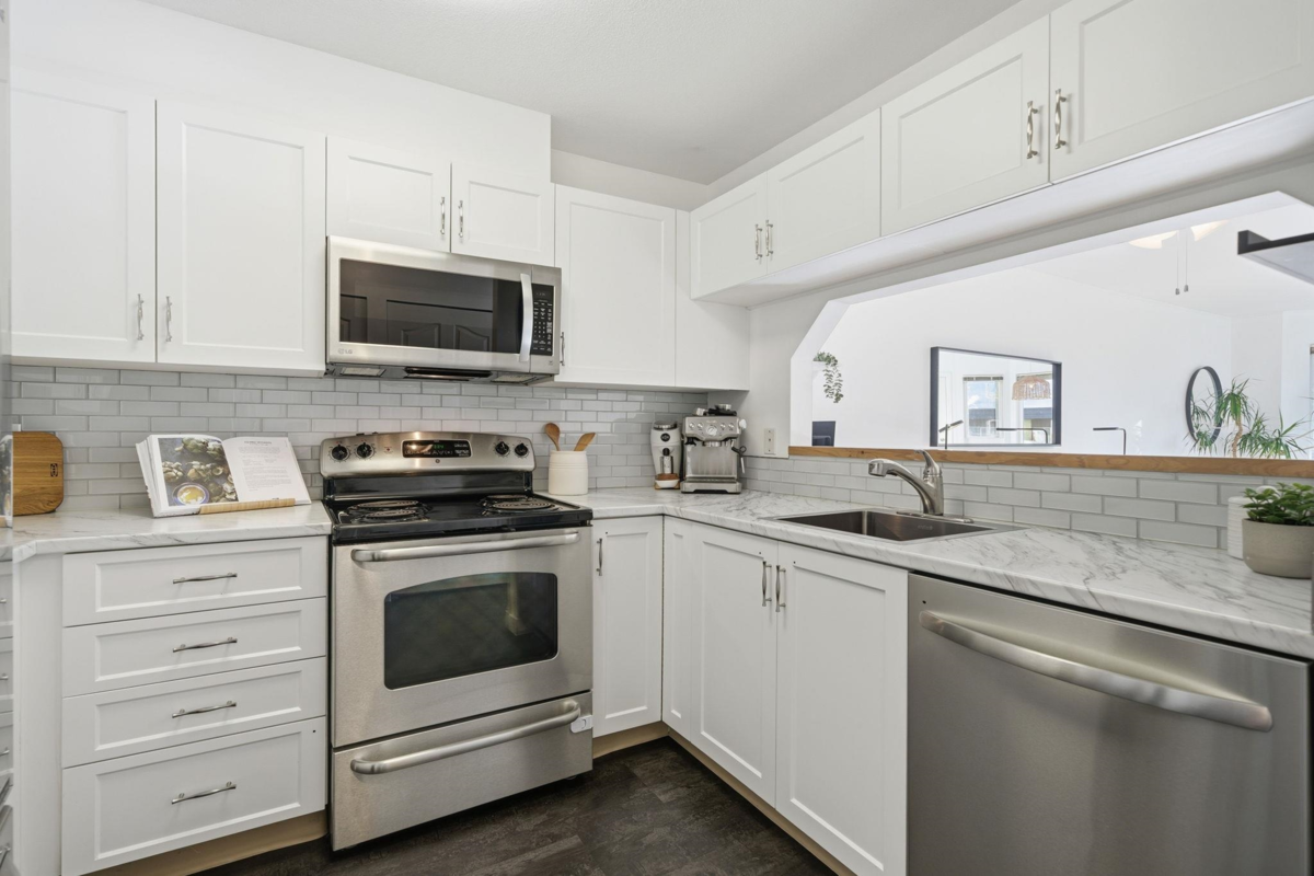 Primary Bedroom Photo of 204 315 E 3rd Street, North Vancouver, BC