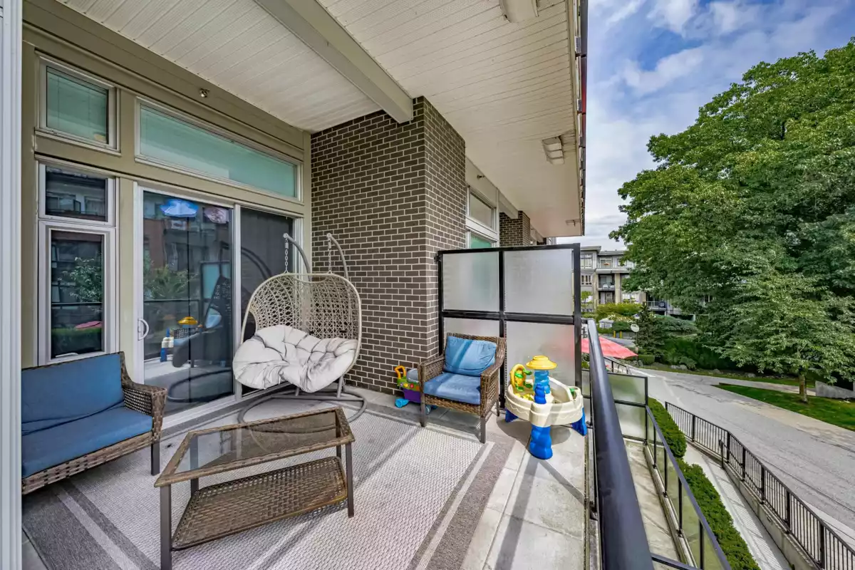Exterior Front Photo of 102 28 E Royal Avenue, New Westminster, BC