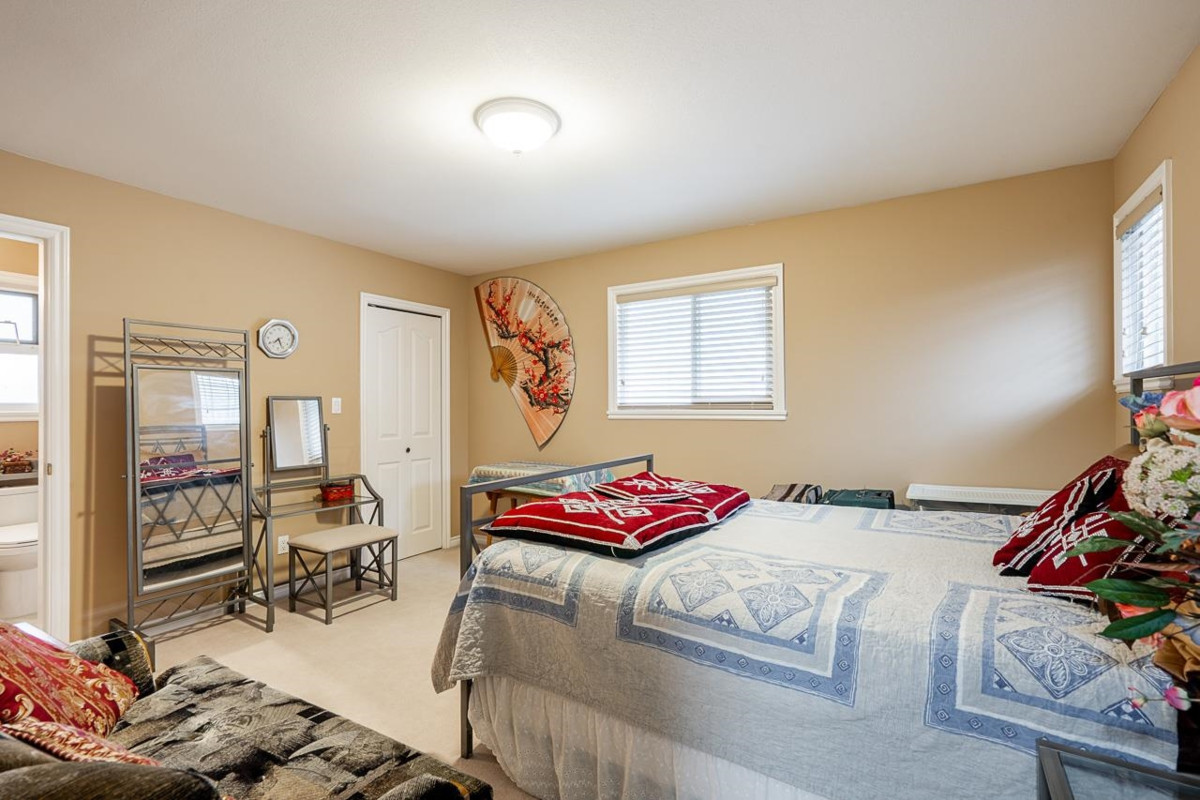 Front Yard Photo of 7658 147a Street, Surrey, BC