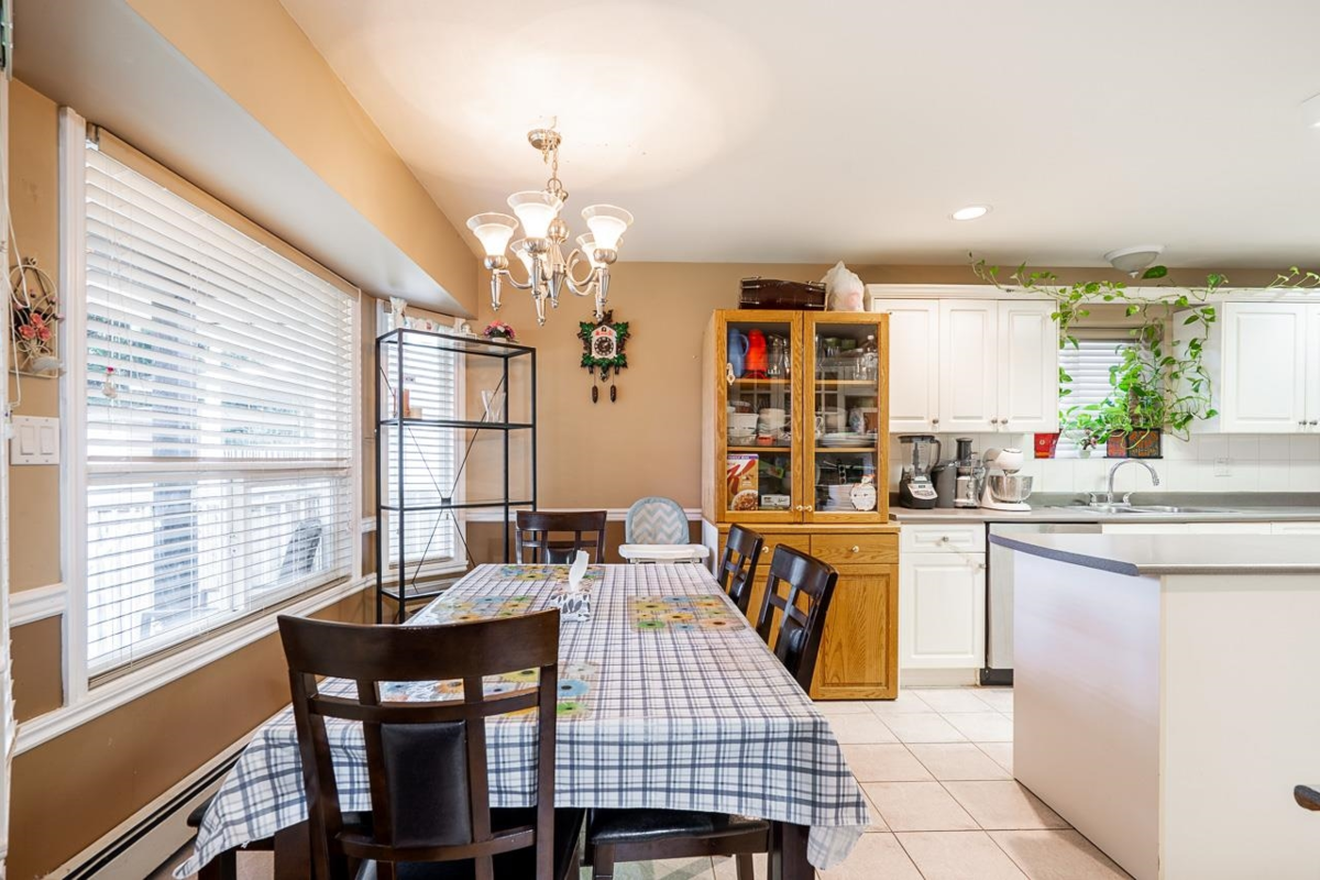 Guest Bathroom Photo of 7658 147a Street, Surrey, BC