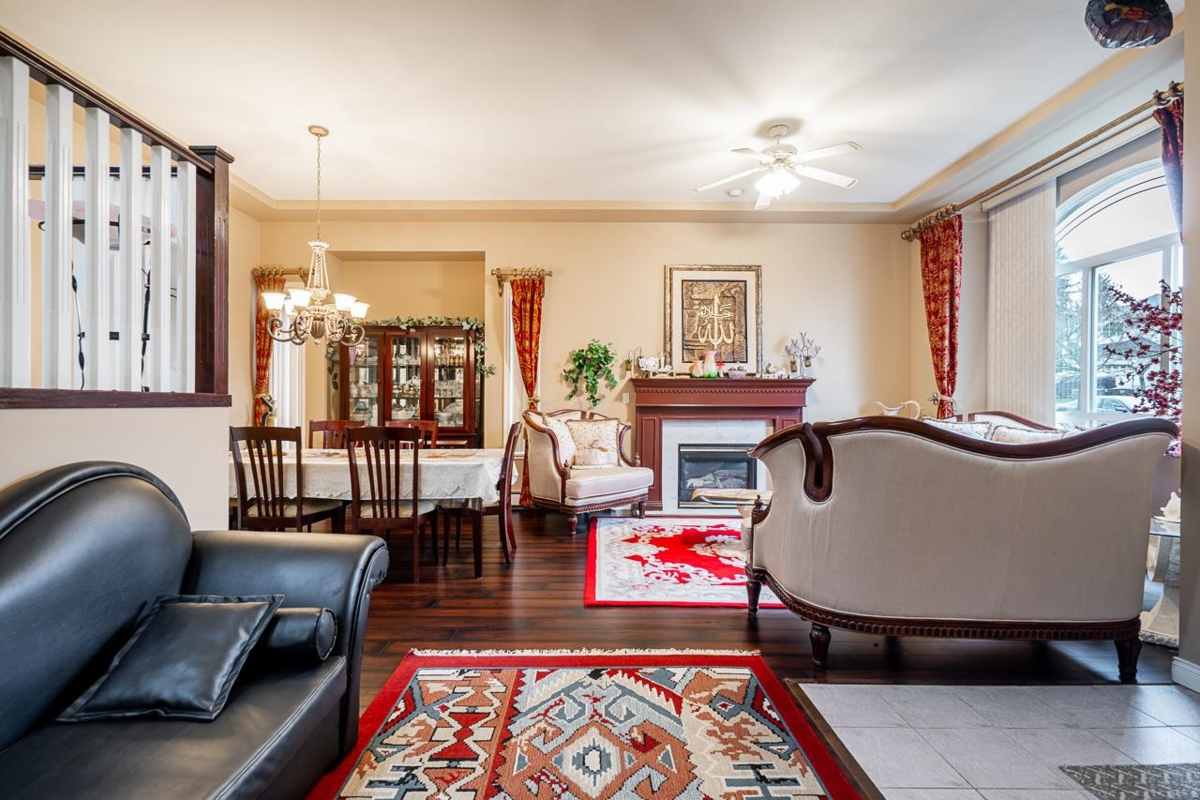 Kitchen Photo of 7658 147a Street, Surrey, BC