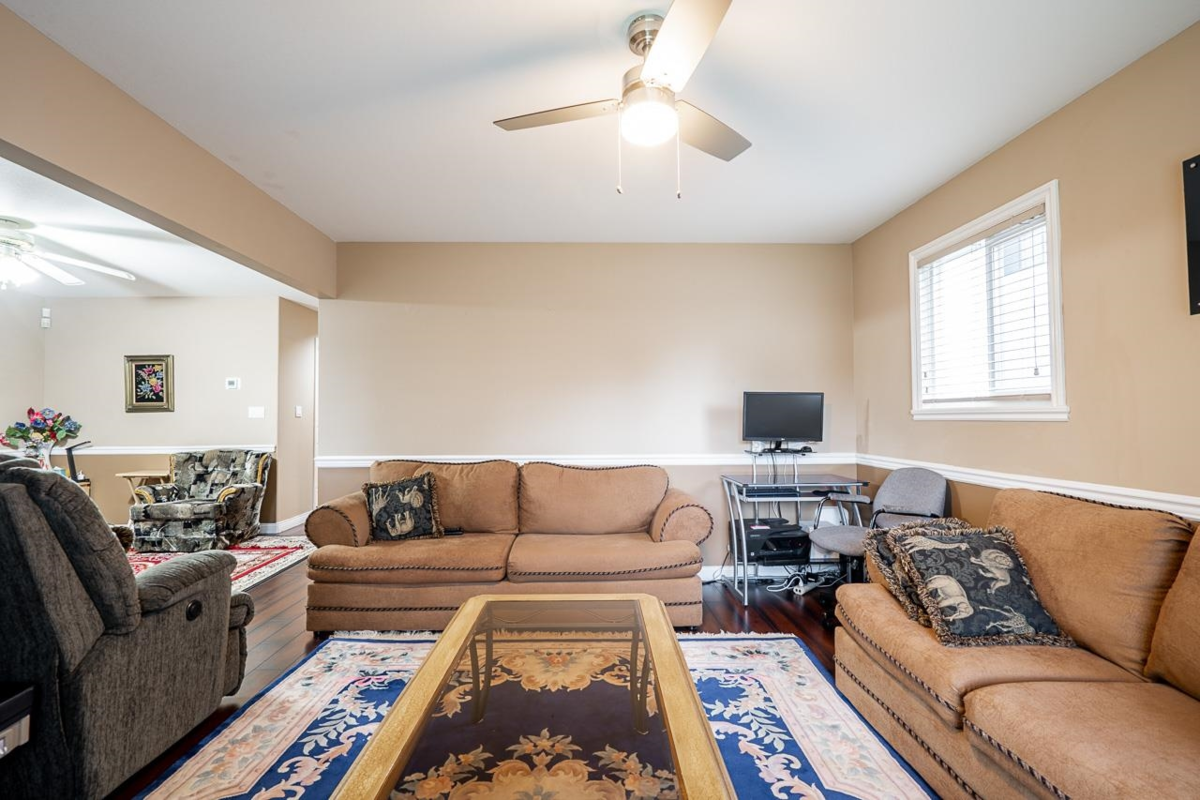 Laundry Room Photo of 7658 147a Street, Surrey, BC