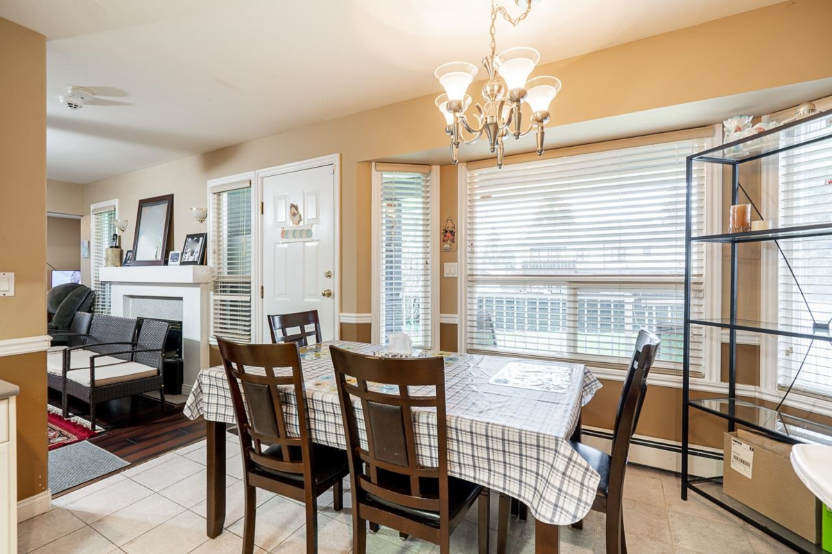 Powder Room Photo of 7658 147a Street, Surrey, BC