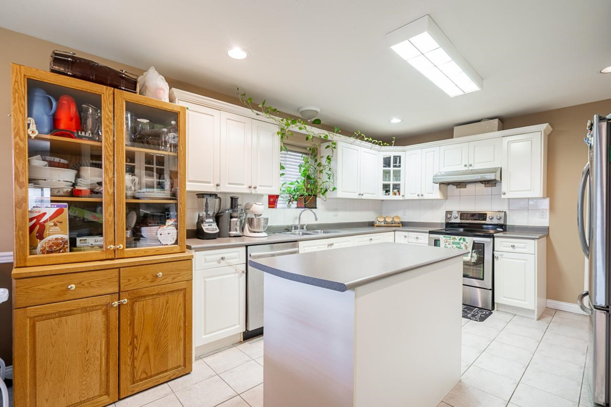 Walk-In Closet Photo of 7658 147a Street, Surrey, BC