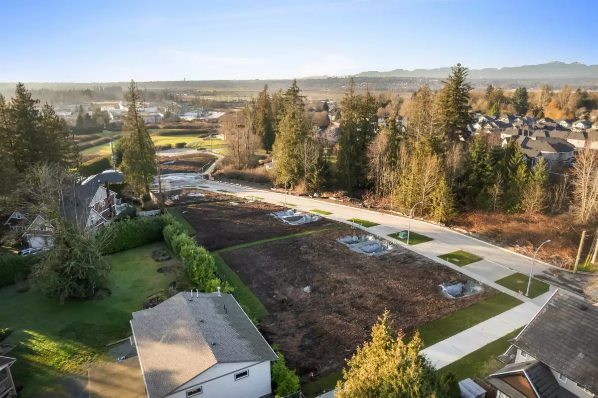 Family Room Photo of 18086 66 Avenue, Surrey, BC