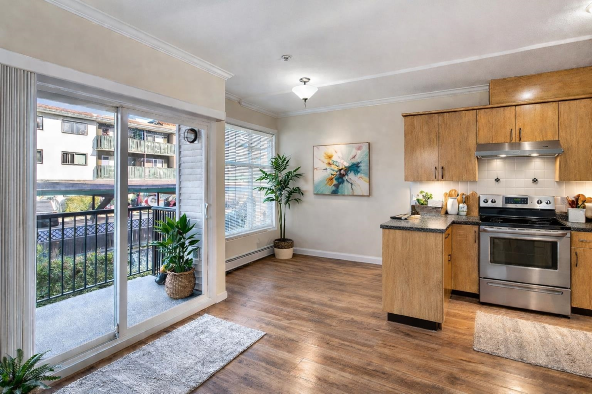 Living Room Photo of 1 22466 North Avenue, Maple Ridge, BC