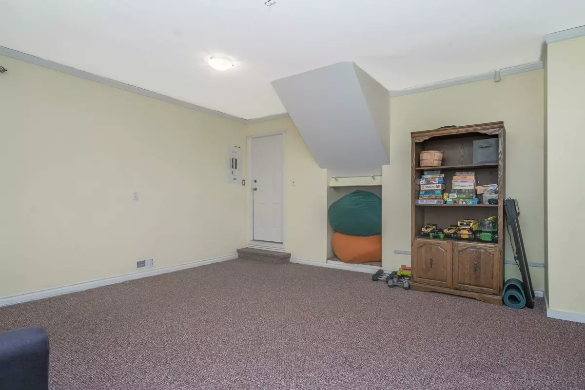 Garage Interior Photo of 44621 Monte Vista Drive, Chilliwack, BC