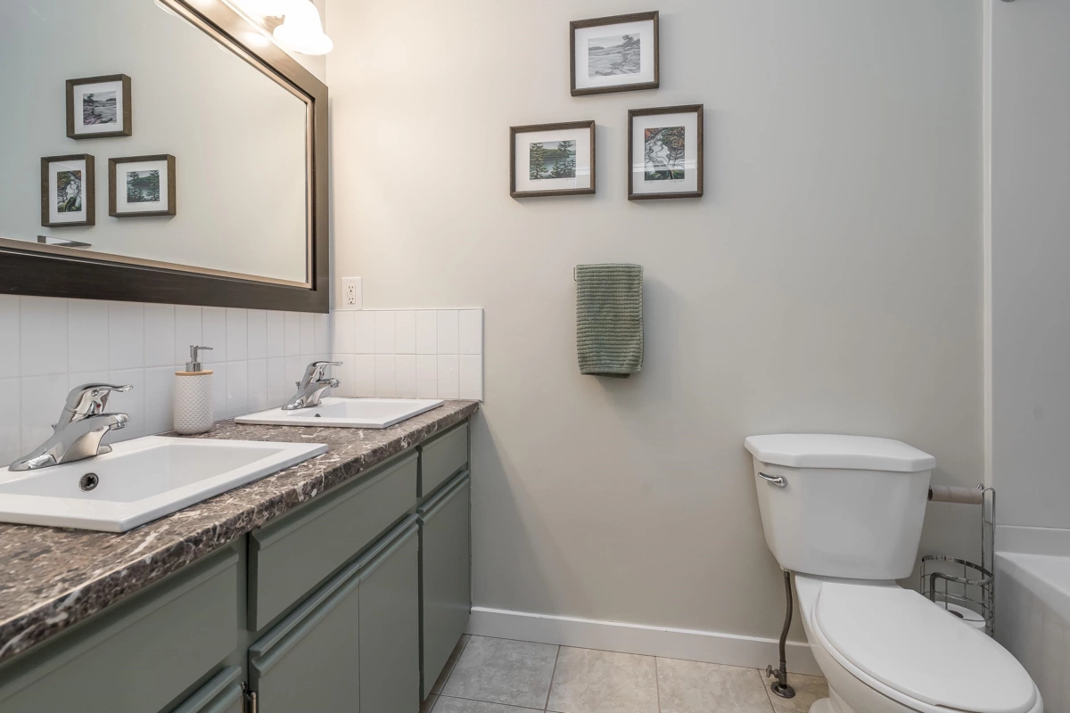 Hallway Photo of 44621 Monte Vista Drive, Chilliwack, BC