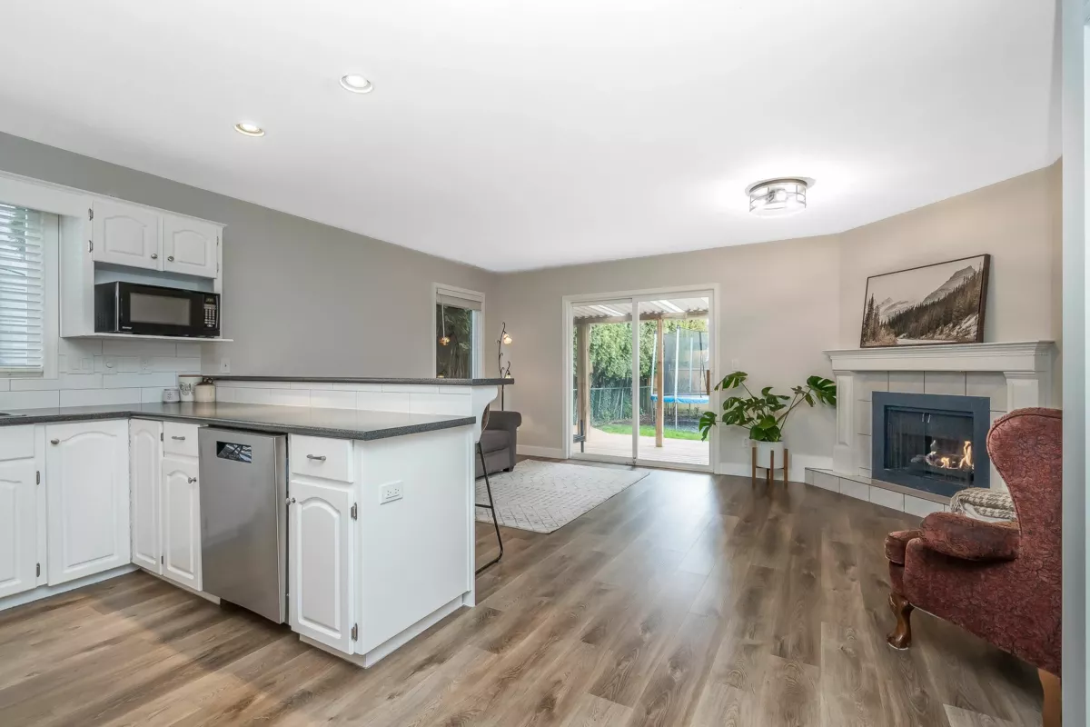 Kitchen Photo of 44621 Monte Vista Drive, Chilliwack, BC
