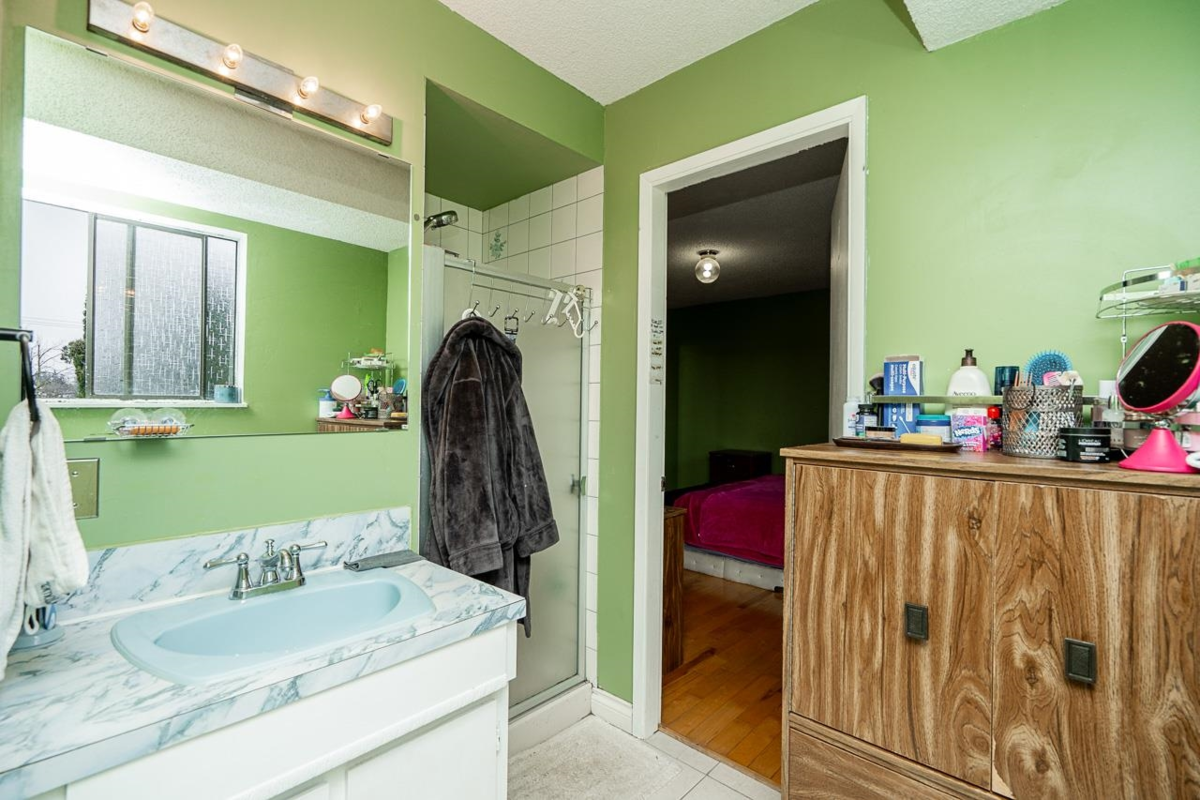 Kitchen Island Photo of 7072 E Brewster Drive, Delta, BC