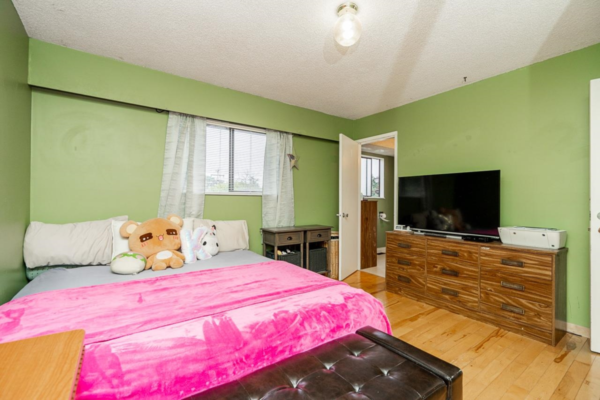 Kitchen Photo of 7072 E Brewster Drive, Delta, BC