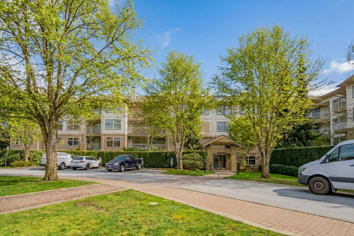 Hallway Photo of 417 15210 Guildford Drive, Surrey, BC