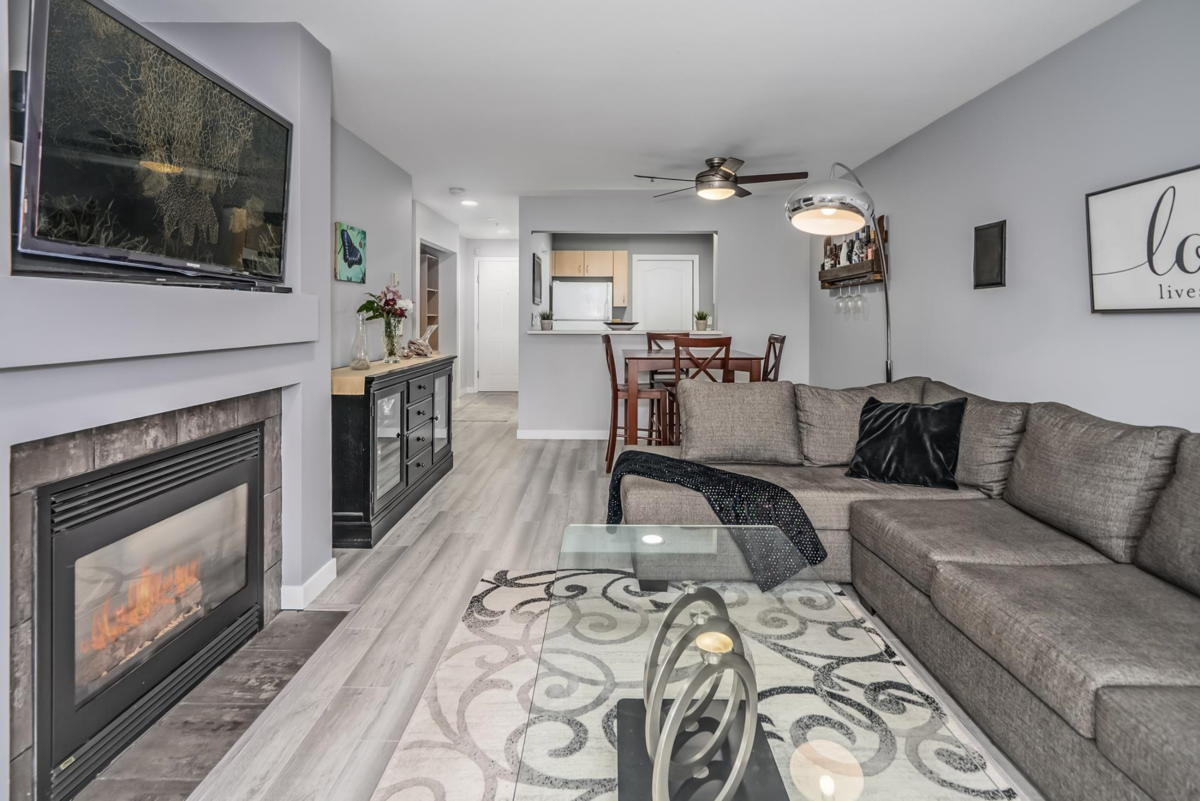 Kitchen Photo of 417 15210 Guildford Drive, Surrey, BC