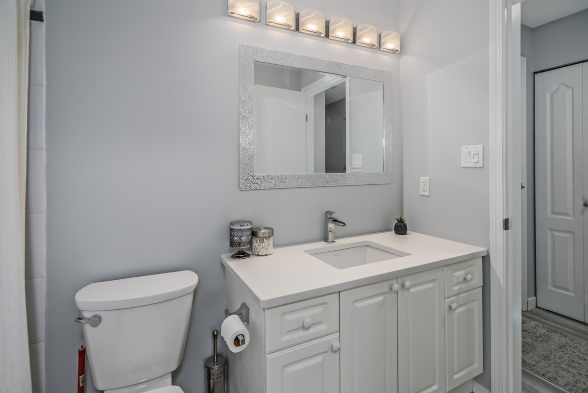 Mudroom Photo of 417 15210 Guildford Drive, Surrey, BC