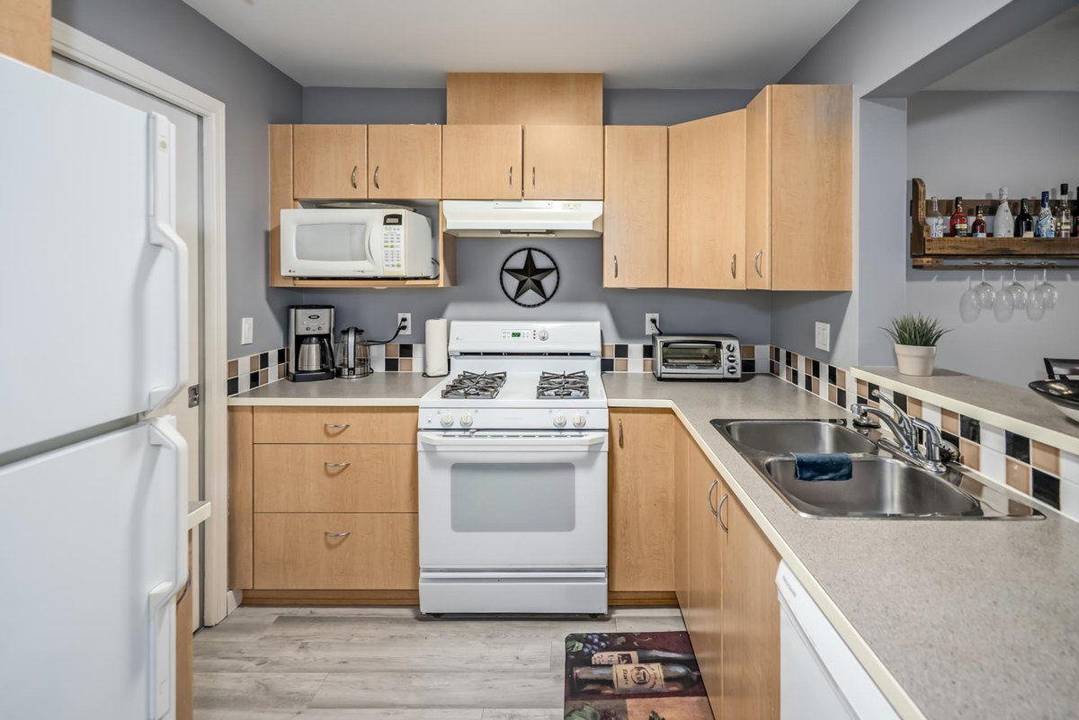 Walk-In Closet Photo of 417 15210 Guildford Drive, Surrey, BC