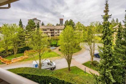 Front Yard Photo of 417 15210 Guildford Drive, Surrey, BC