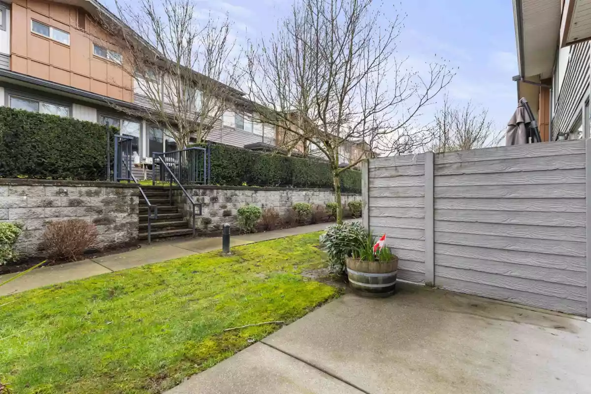 Entry Foyer Photo of 57 34248 King Road, Abbotsford, BC