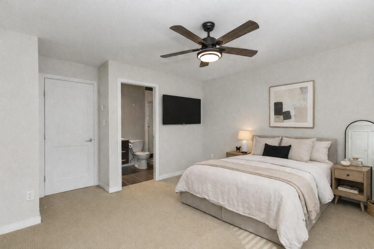 Walk-In Closet Photo of 57 34248 King Road, Abbotsford, BC