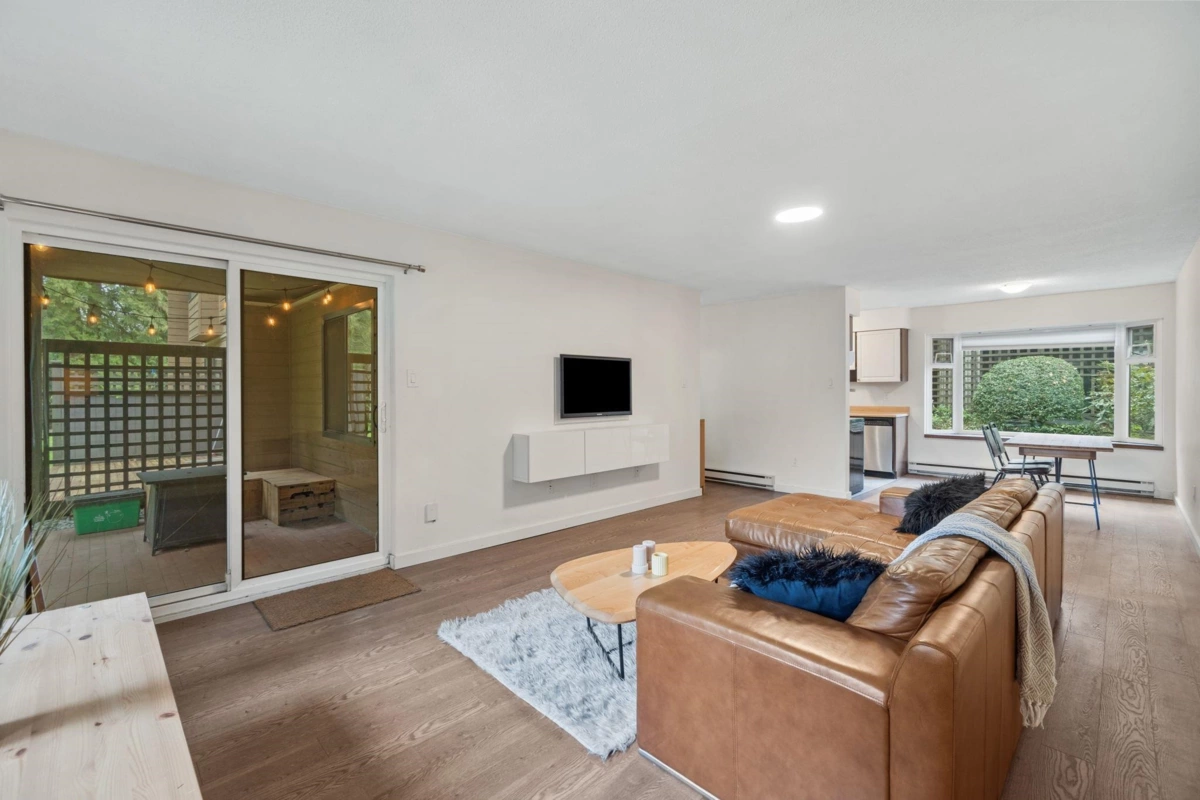 Breakfast Nook Photo of 4208 Garden Grove Drive, Burnaby, BC