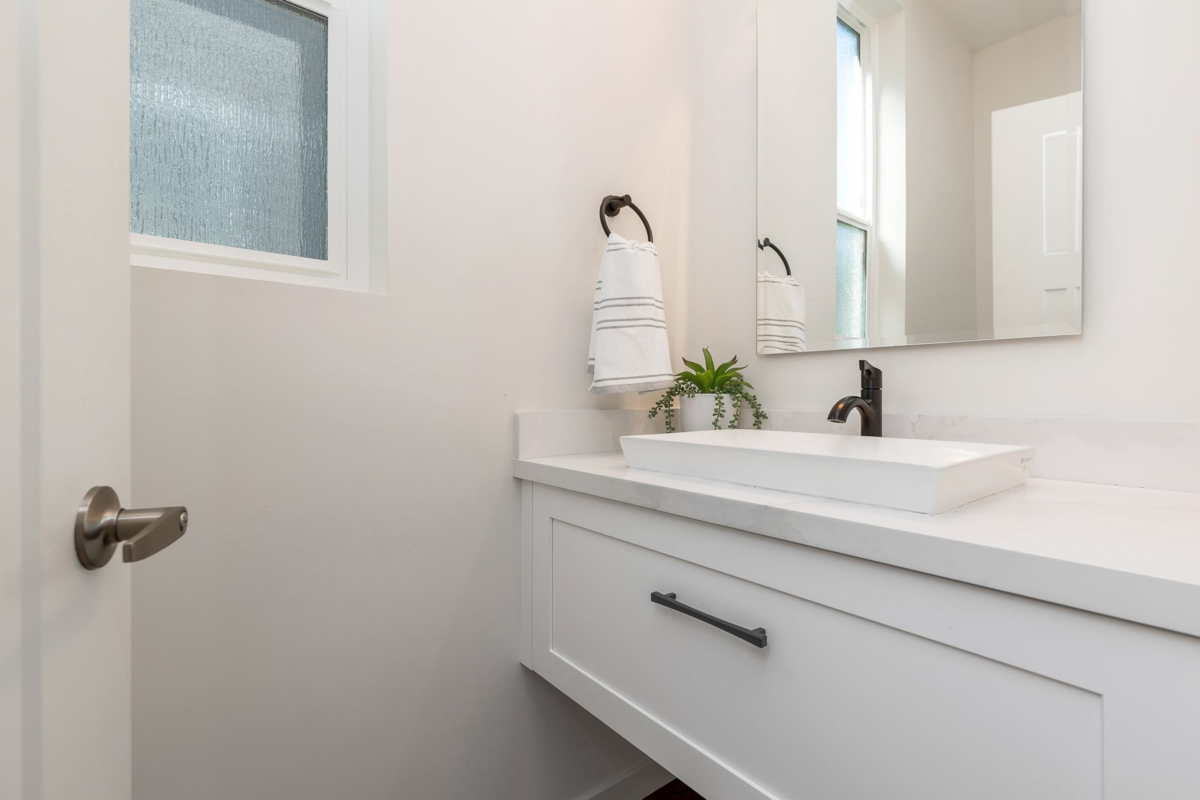 Entry Foyer Photo of 12933 240a Street, Maple Ridge, BC