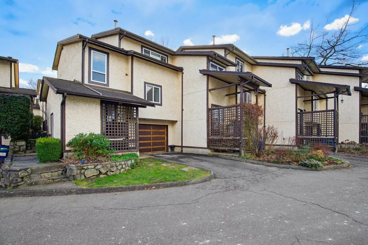 Exterior Front Photo of 24 33361 Wren Crescent, Abbotsford, BC
