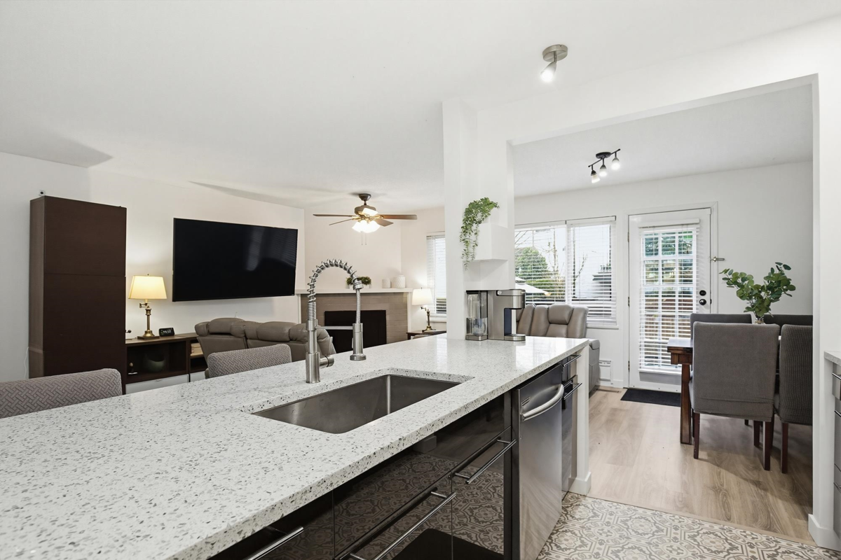 Family Room Photo of 24 33361 Wren Crescent, Abbotsford, BC