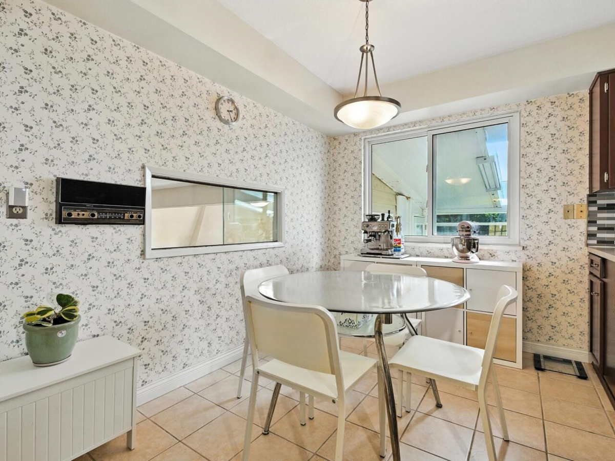 Kitchen Island Photo of 7080 Kimberley Drive, Richmond, BC