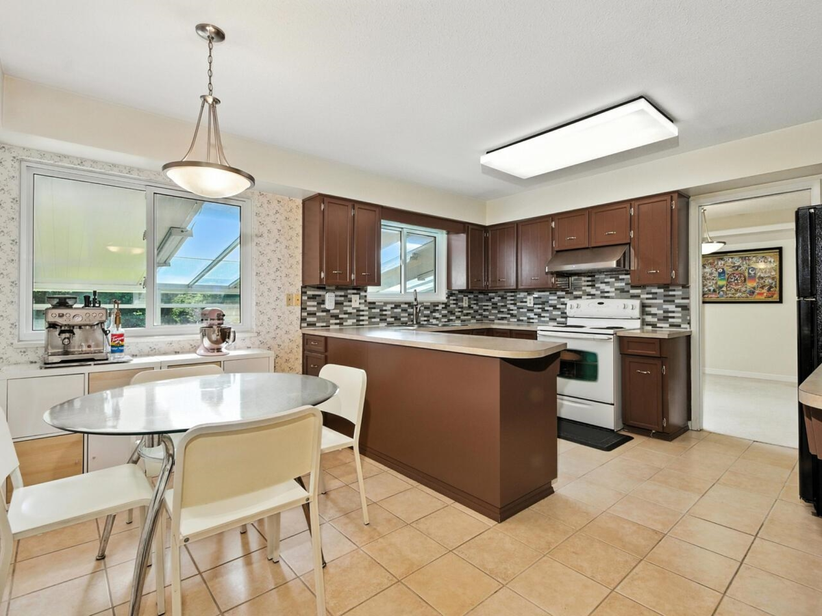 Kitchen Photo of 7080 Kimberley Drive, Richmond, BC