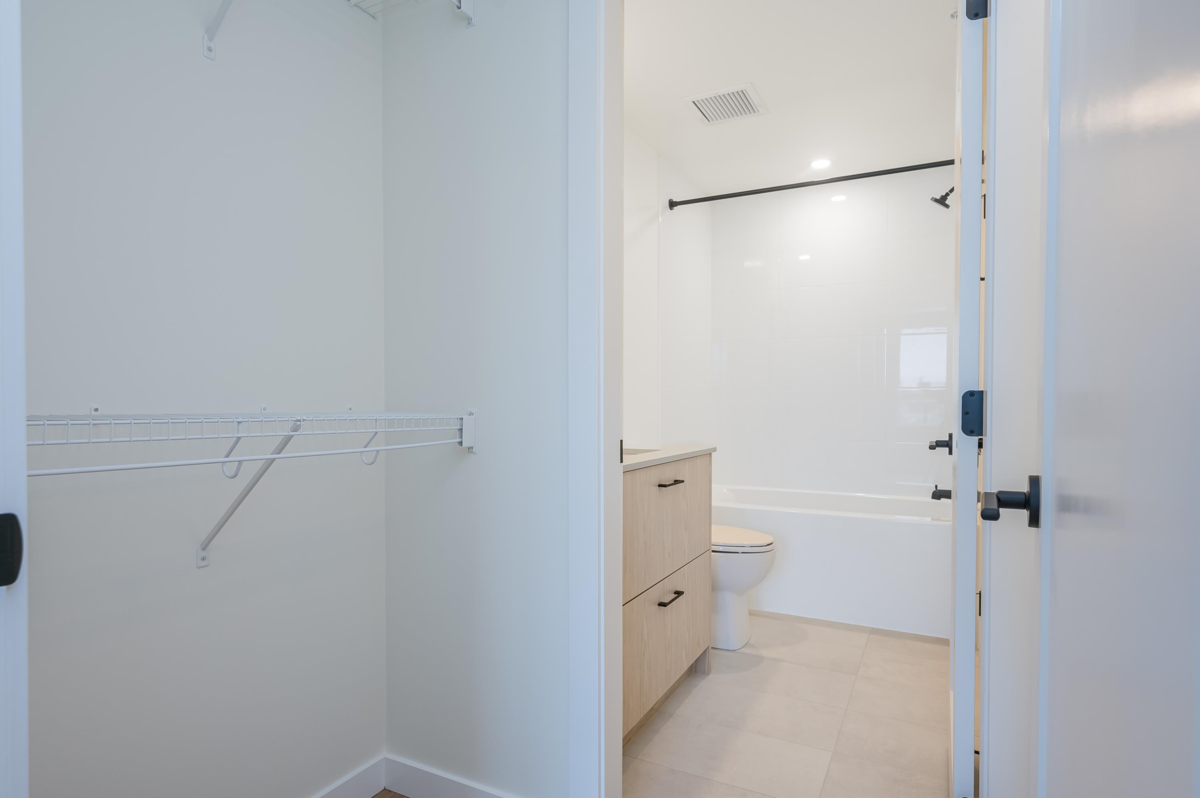 Front Yard Photo of 414 27218 Aldergrove Town Center Drive, Langley, BC