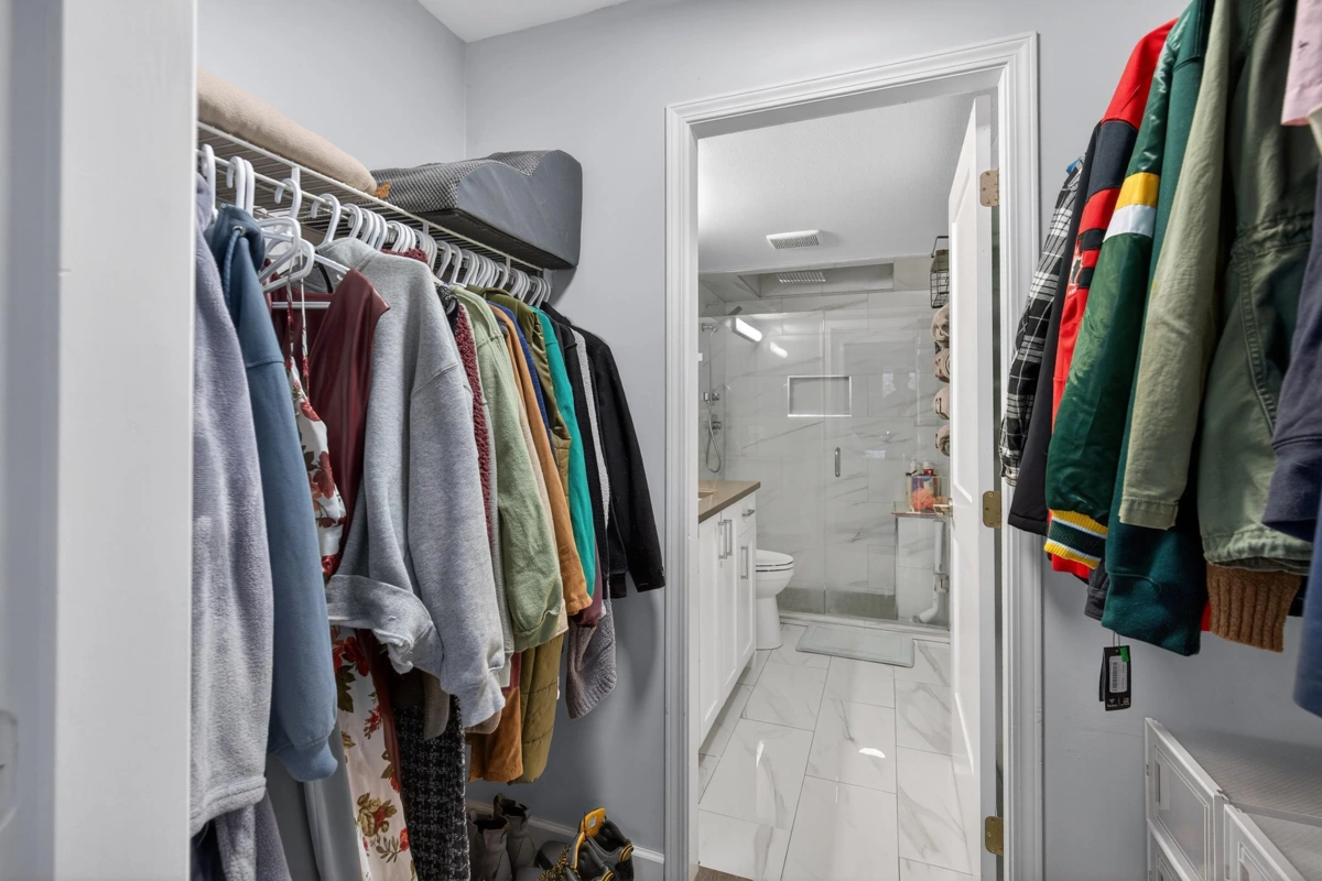 Entry Foyer Photo of 107 33708 King Road, Abbotsford, BC