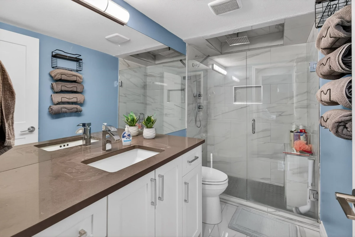 Hallway Photo of 107 33708 King Road, Abbotsford, BC