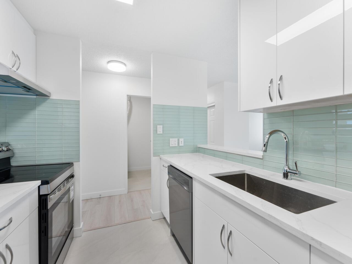 Kitchen Photo of 1107 7100 Gilbert Road, Richmond, BC