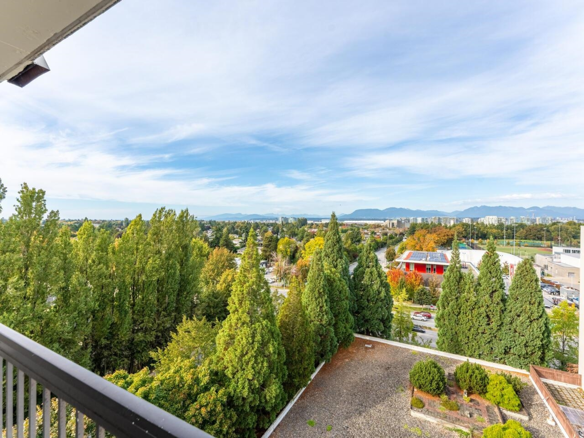 Staircase Photo of 1107 7100 Gilbert Road, Richmond, BC