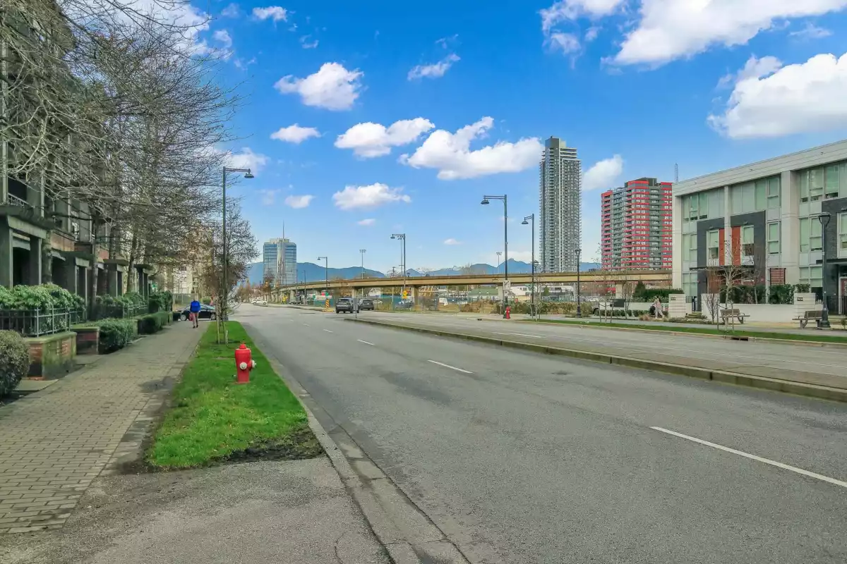Family Room Photo of 405 10499 University Drive, Surrey, BC